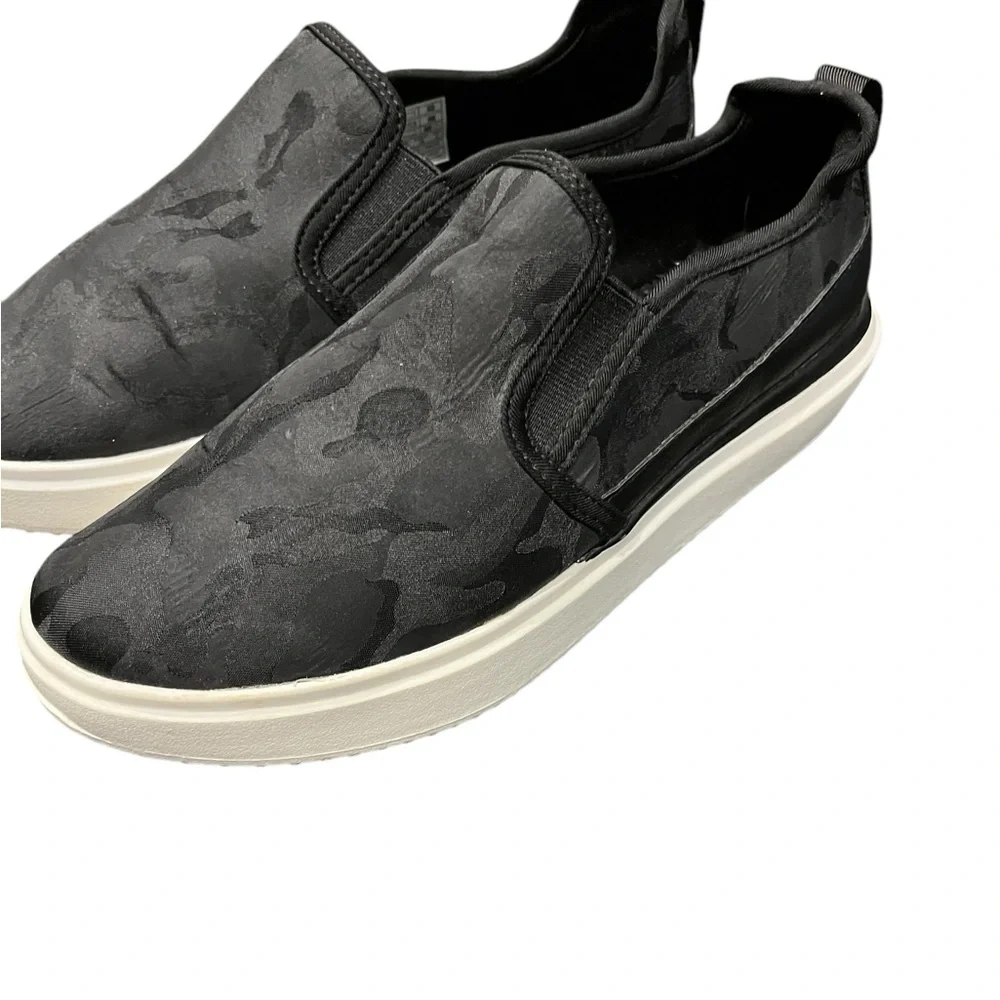 Women’s ROCKET DOG C345/0620 Slip-On Black Camo sneakers‎ Size 7.5